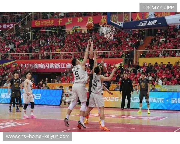 浙江队连续抢断获得主动，多波攻势不断涌现