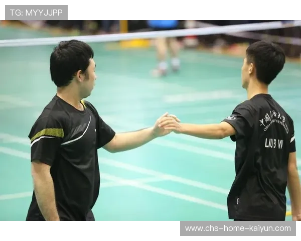 羽毛球选手赢球后拥抱教练引发泪点